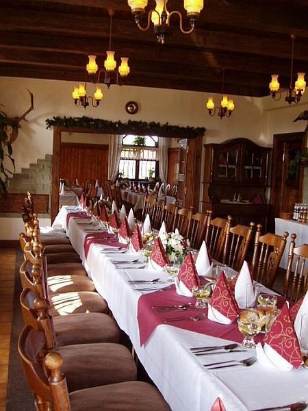 Penzion A Restaurace U Mamy Hotell Frýdek-Místek Exteriör bild