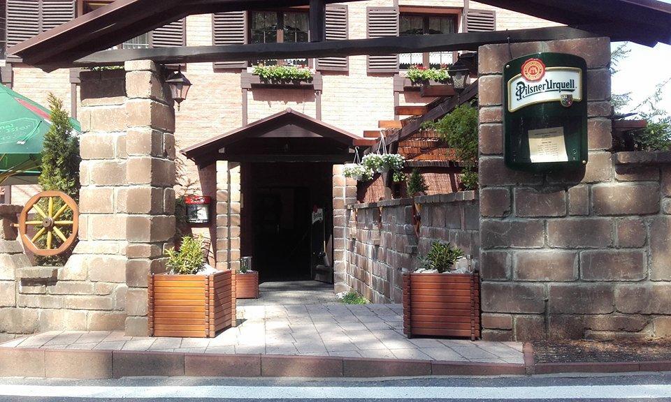 Penzion A Restaurace U Mamy Hotell Frýdek-Místek Exteriör bild