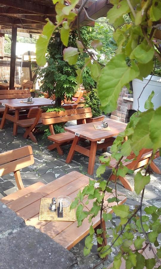 Penzion A Restaurace U Mamy Hotell Frýdek-Místek Exteriör bild