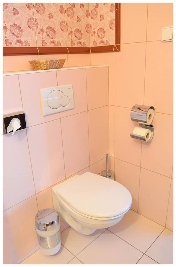 Penzion A Restaurace U Mamy Hotell Frýdek-Místek Exteriör bild